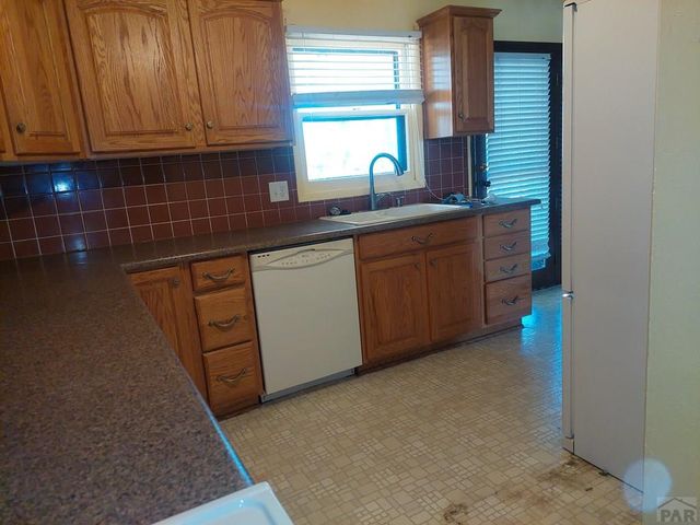 2042 S Riverview Dr, Pueblo, CO 81006