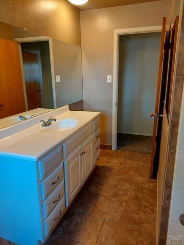 2042 S Riverview Dr, Pueblo, CO 81006