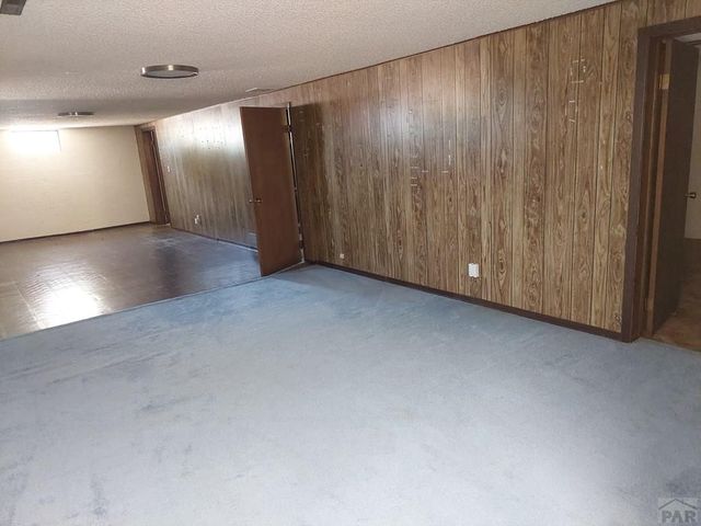 2042 S Riverview Dr, Pueblo, CO 81006