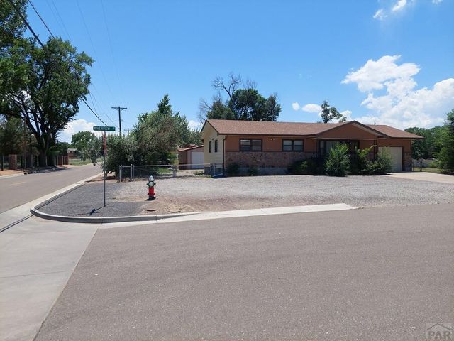 2042 S Riverview Dr, Pueblo, CO 81006