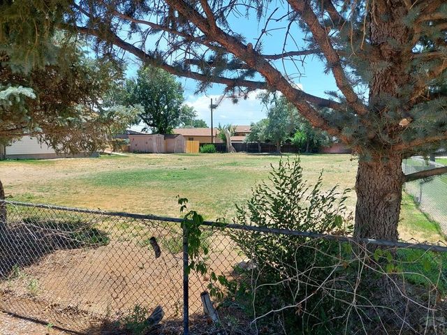 2042 S Riverview Dr, Pueblo, CO 81006