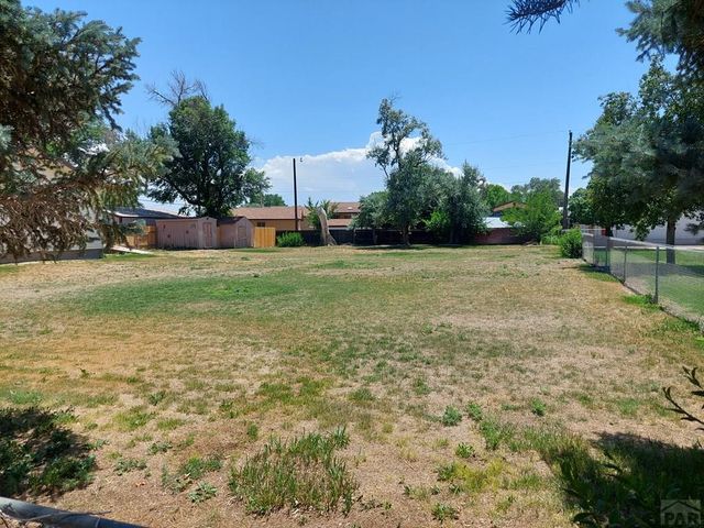 2042 S Riverview Dr, Pueblo, CO 81006