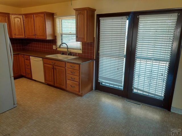 2042 S Riverview Dr, Pueblo, CO 81006