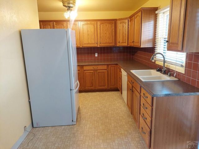 2042 S Riverview Dr, Pueblo, CO 81006