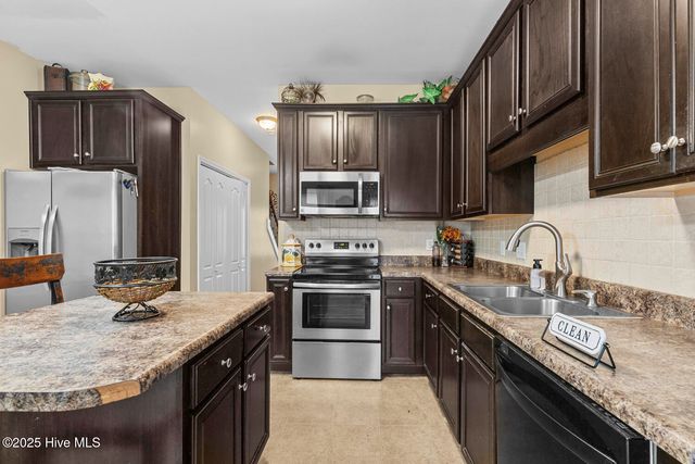 303 Maidstone Drive, Richlands, NC 28574