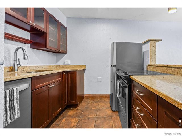 1050 N Corona Street 216, Denver, CO 80218