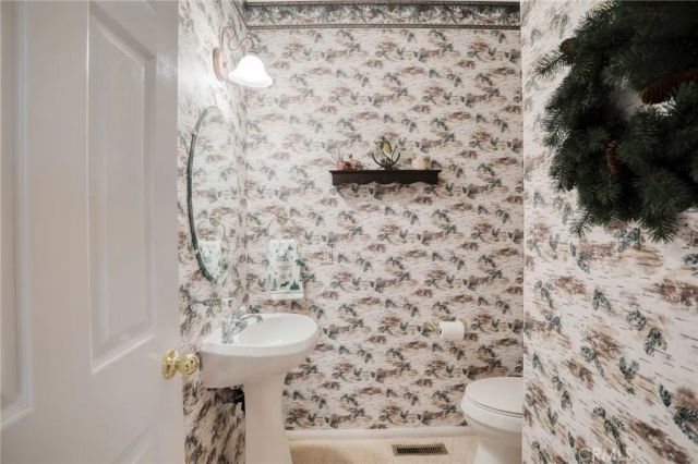 196 B, Lake Arrowhead, CA 92352