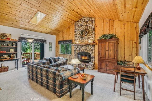 196 B, Lake Arrowhead, CA 92352