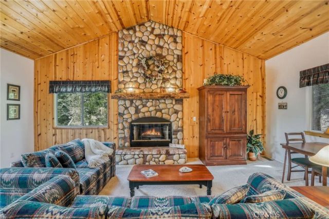 196 B, Lake Arrowhead, CA 92352