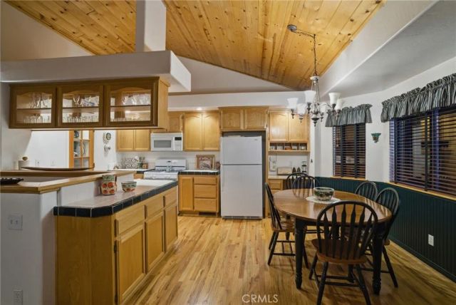 196 B, Lake Arrowhead, CA 92352