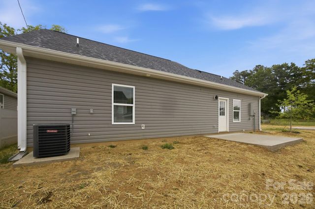 3800 Freedom Drive, Charlotte, NC 28208