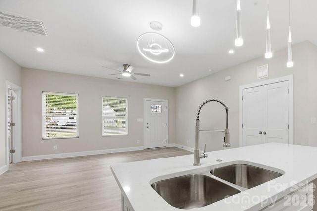 3800 Freedom Drive, Charlotte, NC 28208