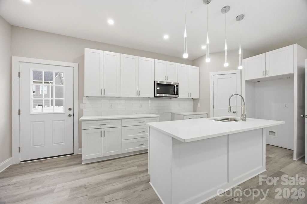 3800 Freedom Drive, Charlotte, NC 28208