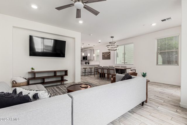 300 N GILA SPRINGS Boulevard 181, Chandler, AZ 85226