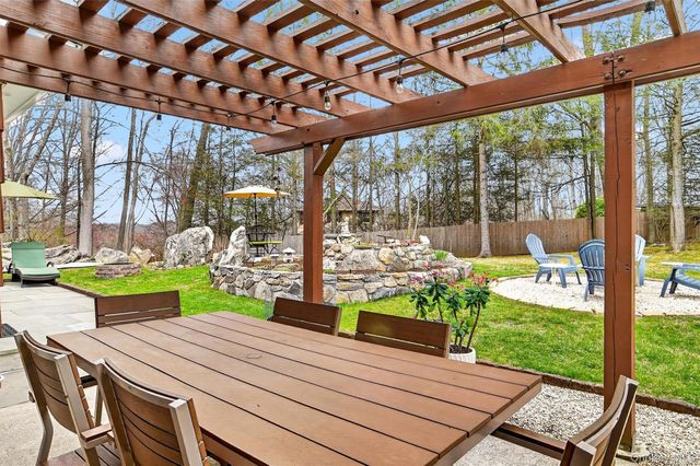 11 Billingsley Trail, Goldens Bridge, NY 10526