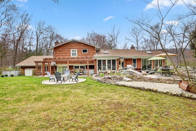 11 Billingsley Trail, Goldens Bridge, NY 10526