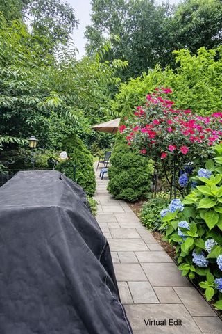 37 Fieldstone Drive E4, Hartsdale, NY 10530