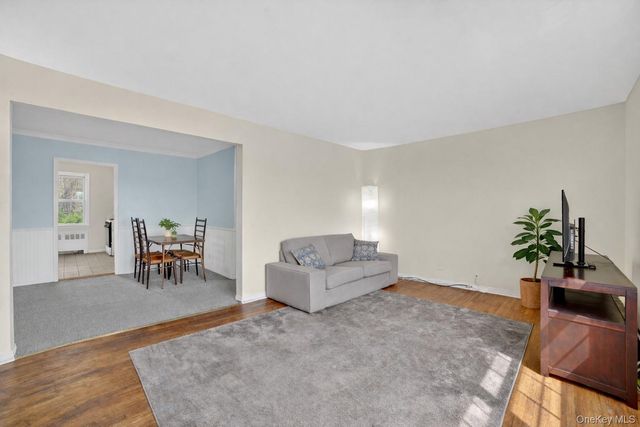 37 Fieldstone Drive E4, Hartsdale, NY 10530