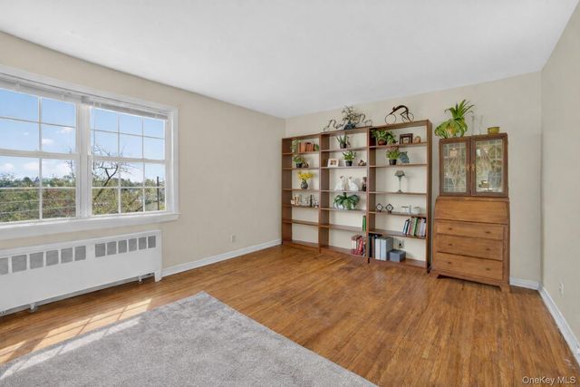 37 Fieldstone Drive E4, Hartsdale, NY 10530