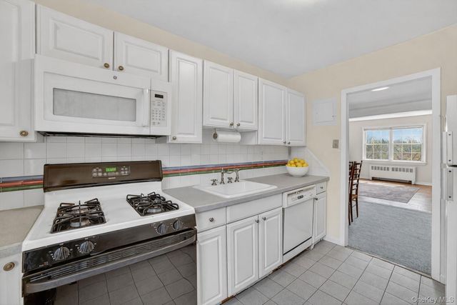 37 Fieldstone Drive E4, Hartsdale, NY 10530