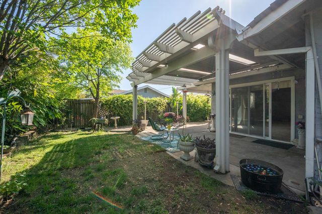 8445 Juglans Dr, Orangevale, CA 95662