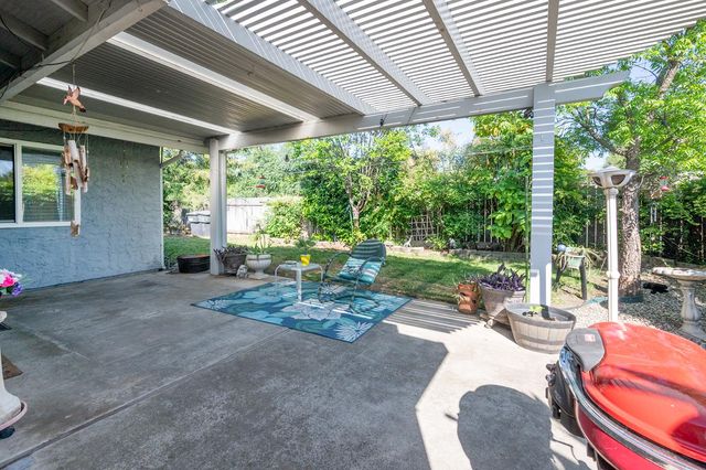 8445 Juglans Dr, Orangevale, CA 95662