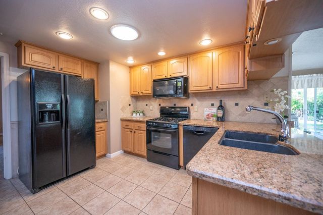 8445 Juglans Dr, Orangevale, CA 95662