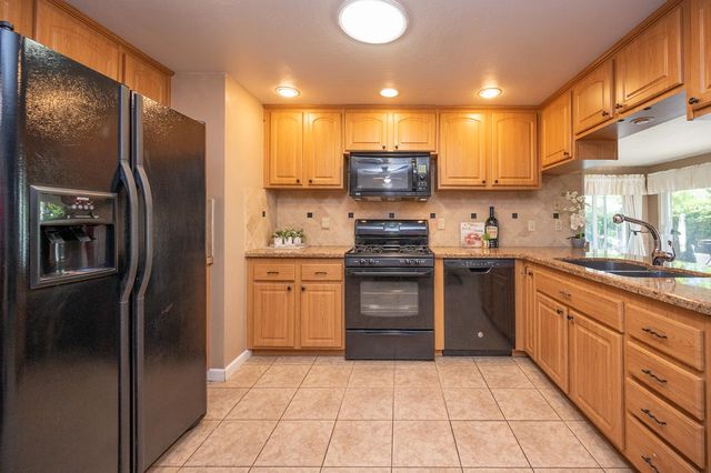 8445 Juglans Dr, Orangevale, CA 95662