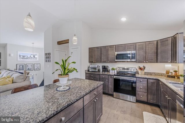 174 BRANT LN, Martinsburg, WV 25403