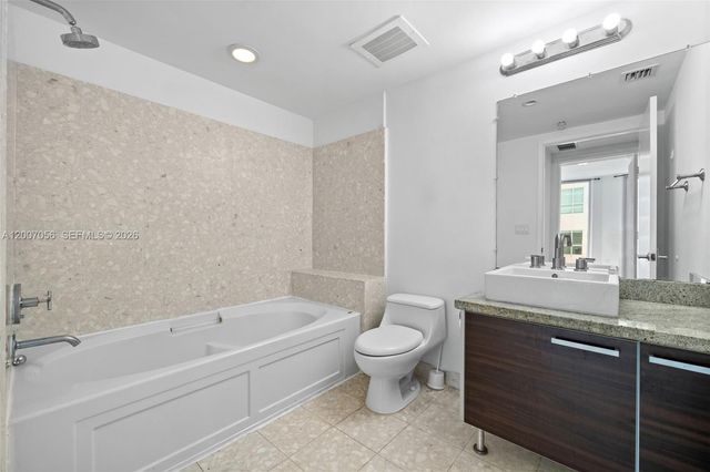 185 SW 7th St 1710, Miami, FL 33130