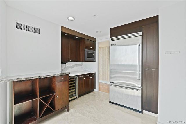 1 Renaissance Square 21E, White Plains, NY 10601