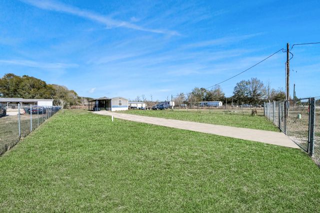 597 County Road 3406, Cleveland, TX 77327