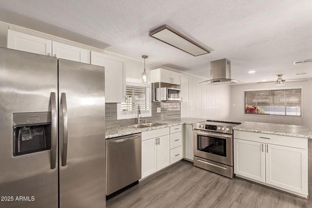 2650 W UNION HILLS Drive 16, Phoenix, AZ 85027