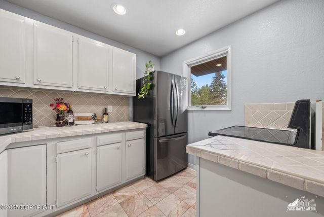 2062 Stonegate Circle, Anchorage, AK 99515