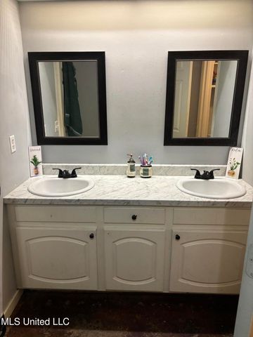 236 Par Cove, Byram, MS 39272