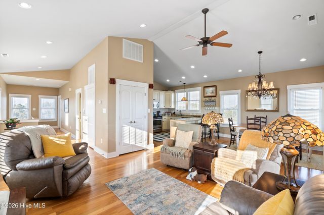 232 Grandview Drive, Sneads Ferry, NC 28460