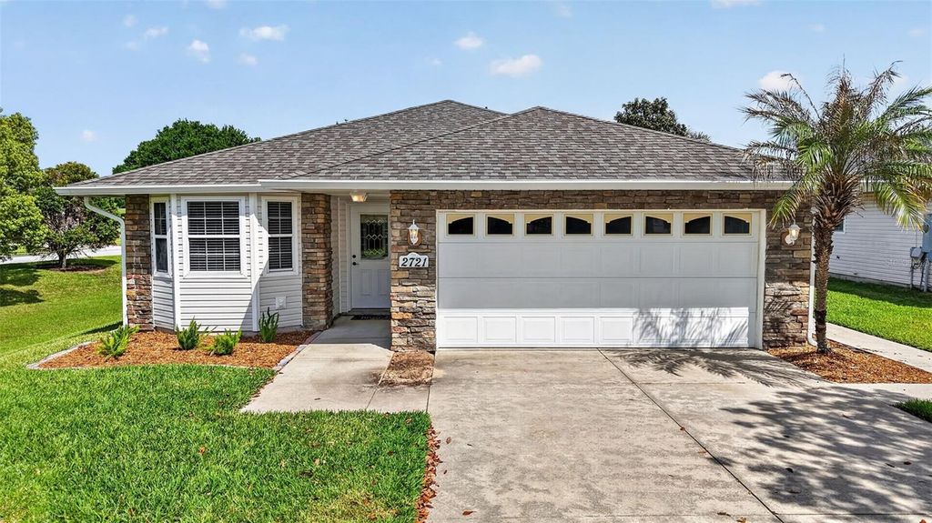 Image 2 of property listing at 2721 BAY LAGOON WAY, Tavares, FL 32778