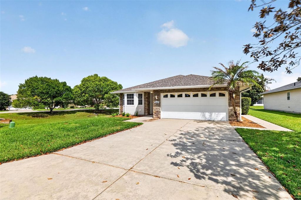 Image 11 of property listing at 2721 BAY LAGOON WAY, Tavares, FL 32778