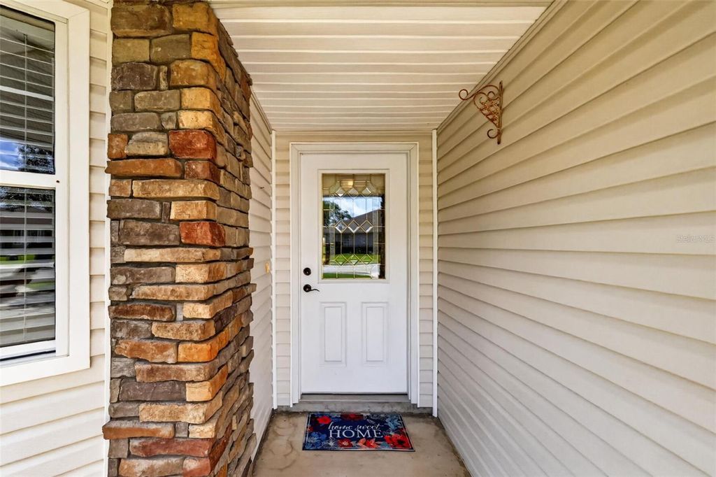 Image 15 of property listing at 2721 BAY LAGOON WAY, Tavares, FL 32778