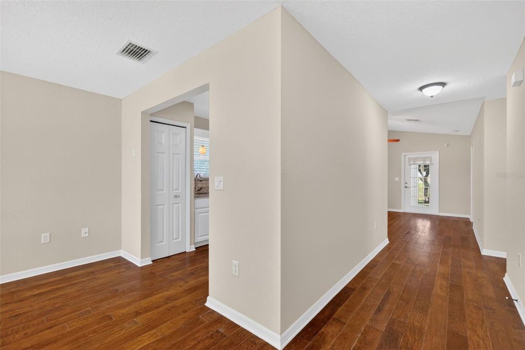 Image 16 of property listing at 2721 BAY LAGOON WAY, Tavares, FL 32778