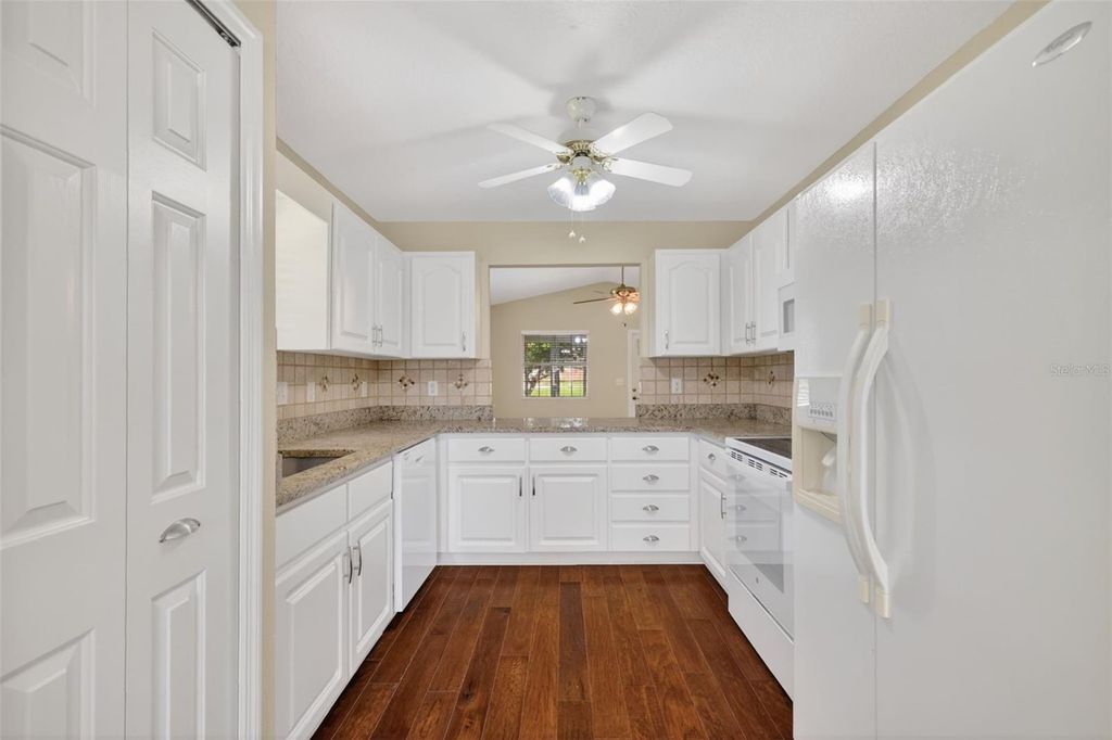 Image 21 of property listing at 2721 BAY LAGOON WAY, Tavares, FL 32778