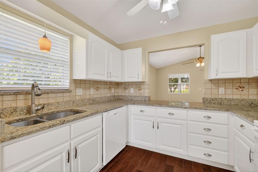 Image 23 of property listing at 2721 BAY LAGOON WAY, Tavares, FL 32778