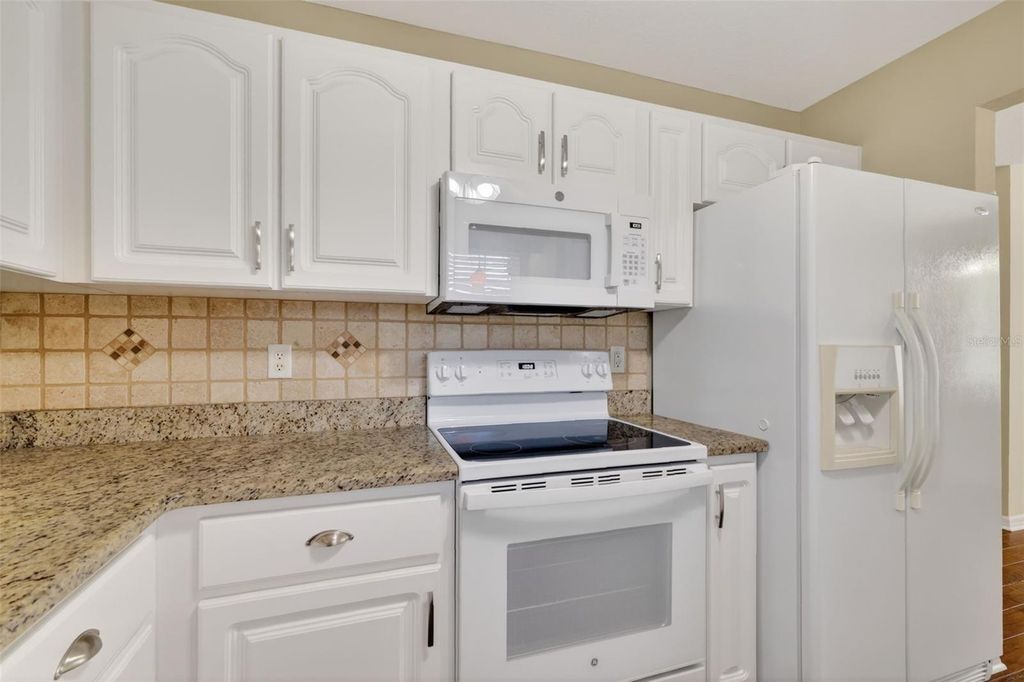 Image 25 of property listing at 2721 BAY LAGOON WAY, Tavares, FL 32778