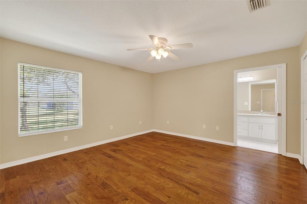 Image 34 of property listing at 2721 BAY LAGOON WAY, Tavares, FL 32778