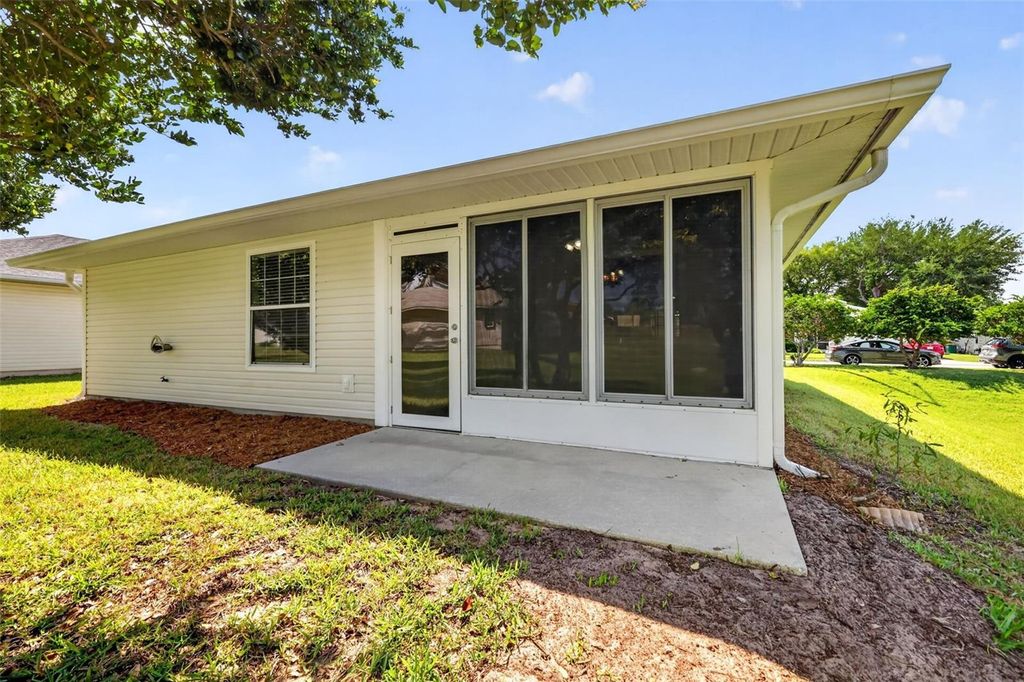 Image 48 of property listing at 2721 BAY LAGOON WAY, Tavares, FL 32778