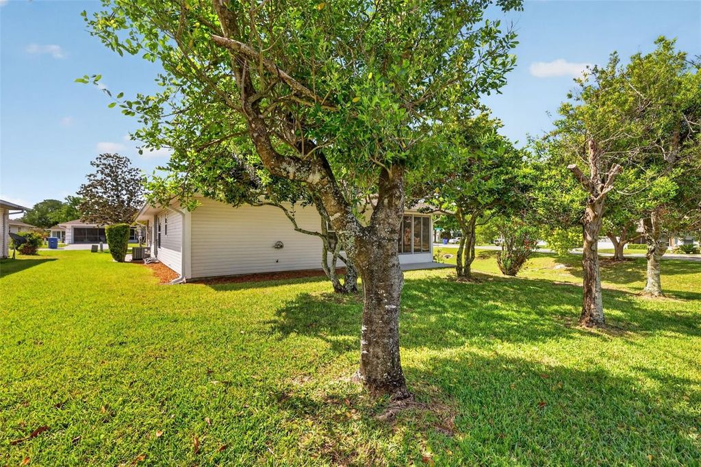 Image 50 of property listing at 2721 BAY LAGOON WAY, Tavares, FL 32778