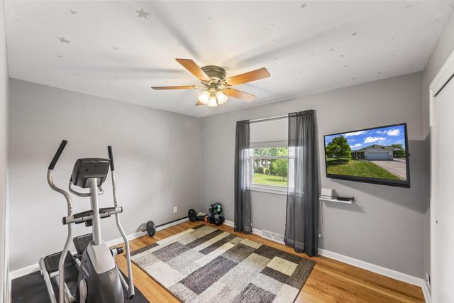 1310 Sunnycrest DRIVE, Waukesha, WI 53186
