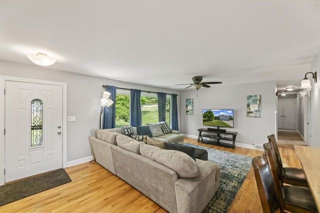 1310 Sunnycrest DRIVE, Waukesha, WI 53186