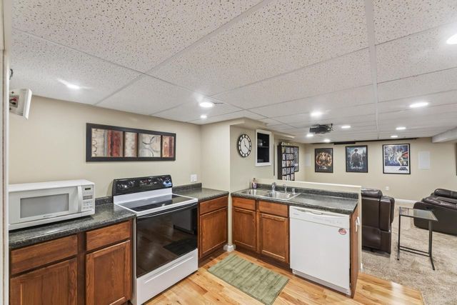 1310 Sunnycrest DRIVE, Waukesha, WI 53186