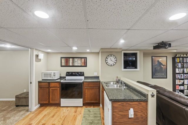 1310 Sunnycrest DRIVE, Waukesha, WI 53186